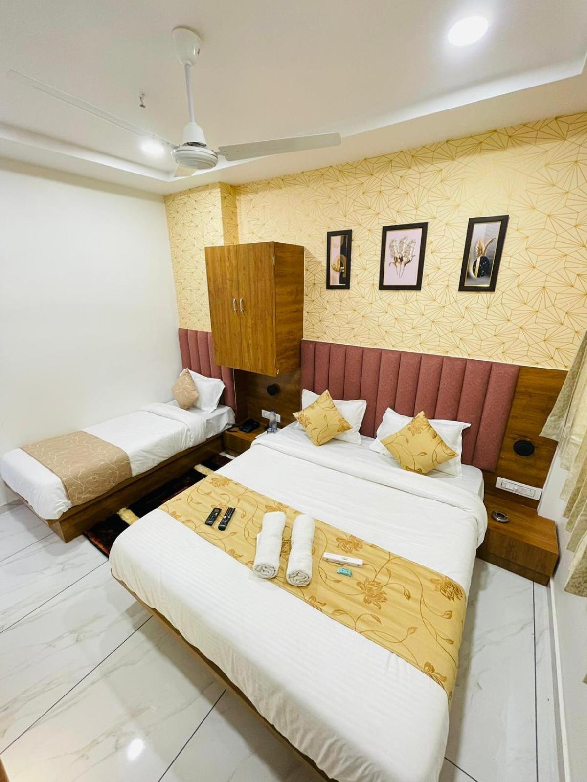 Hotel Avenue Sky Ahmedabad Exterior photo