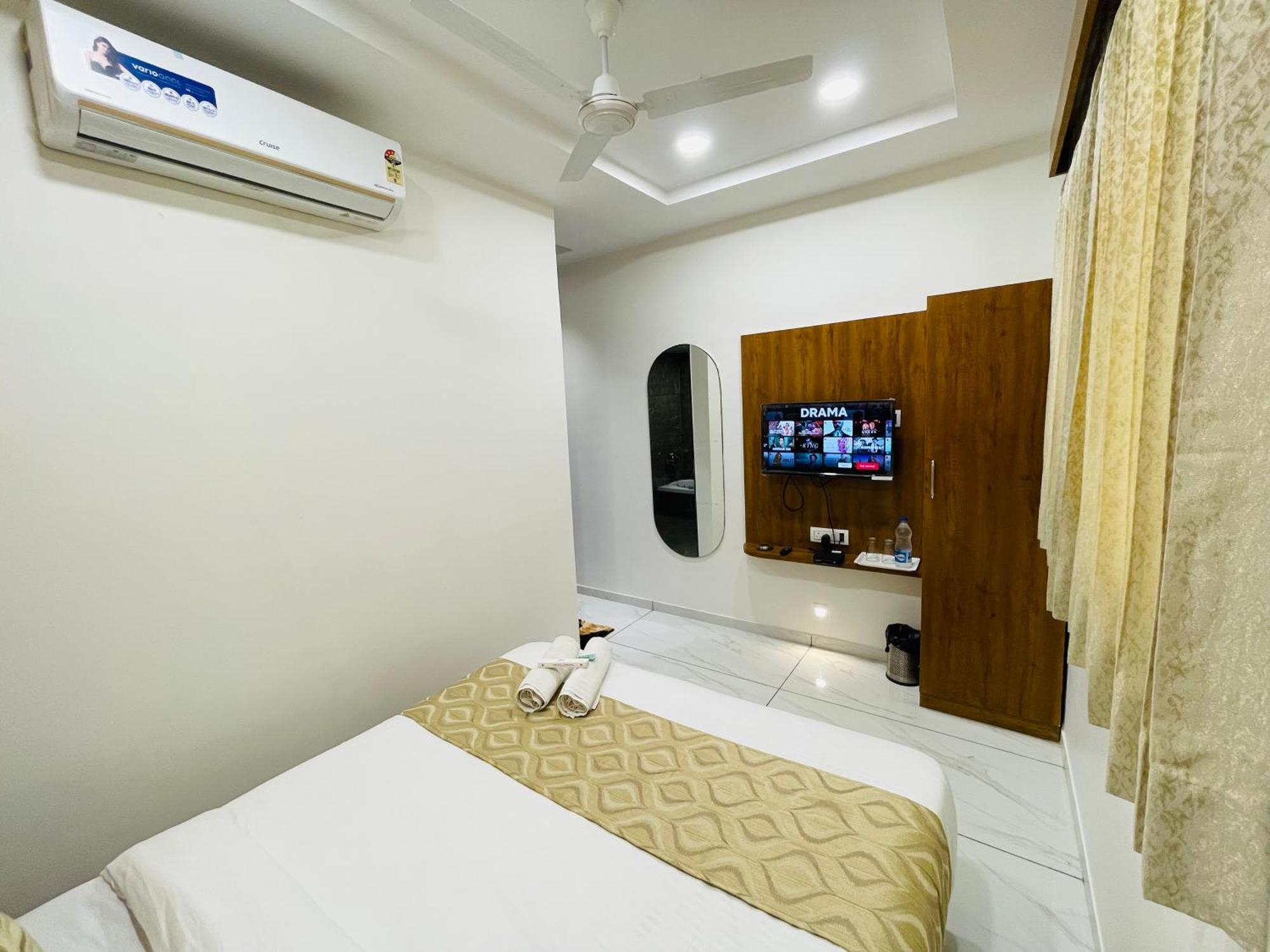 Hotel Avenue Sky Ahmedabad Exterior photo