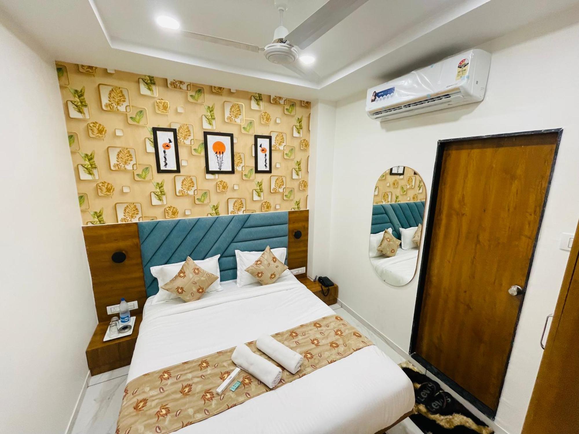 Hotel Avenue Sky Ahmedabad Exterior photo